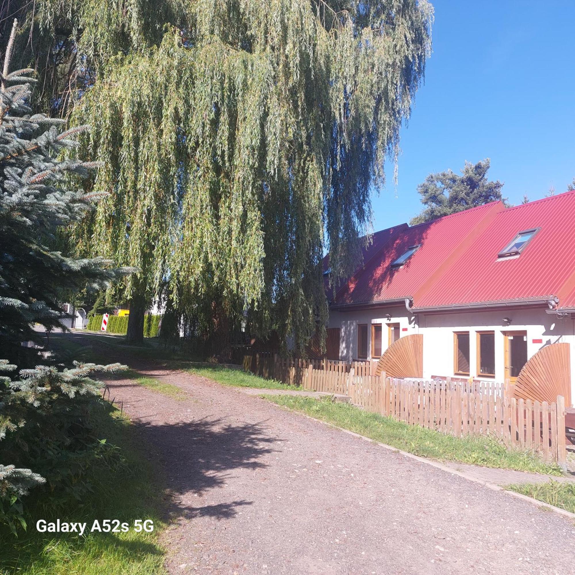 Domki Nad Jeziorem Karlowice Bagian luar foto