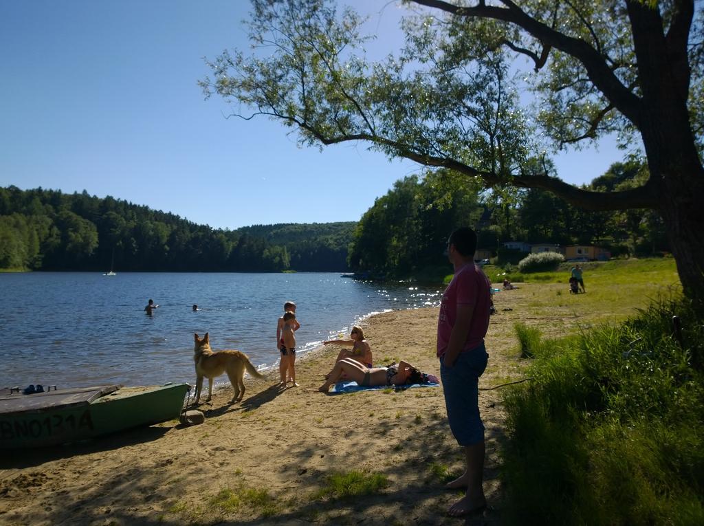 Domki Nad Jeziorem Karlowice Bagian luar foto