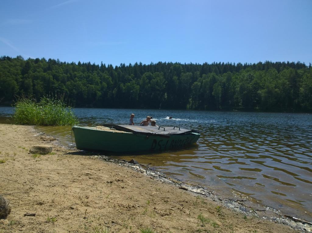 Domki Nad Jeziorem Karlowice Bagian luar foto