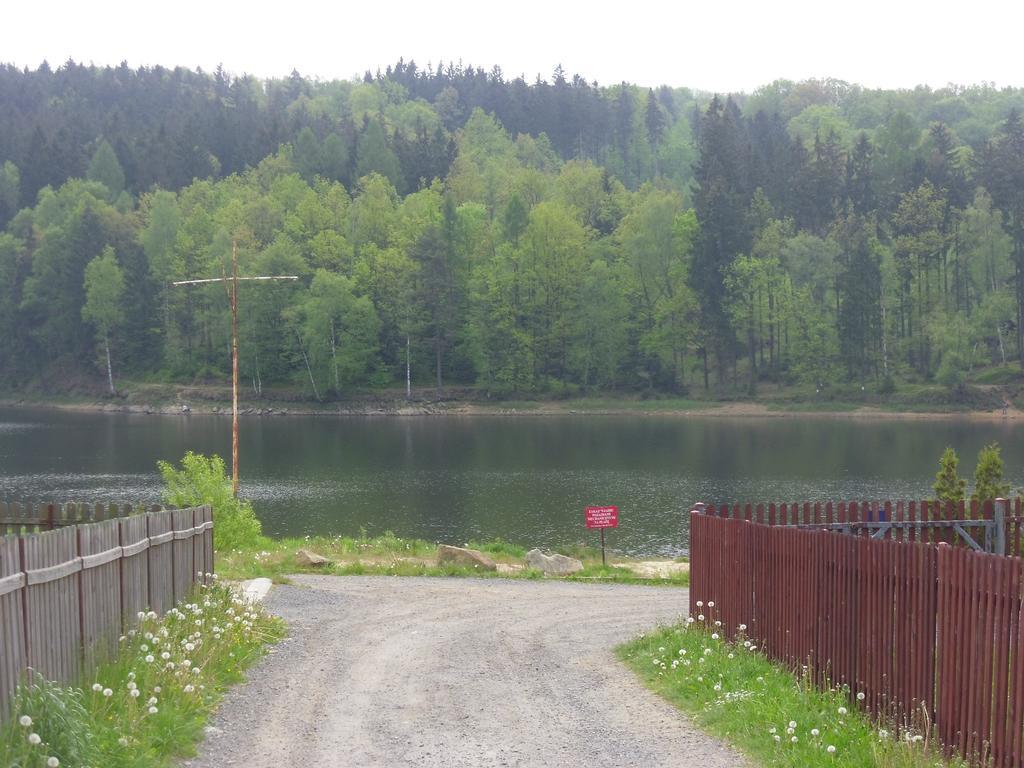 Domki Nad Jeziorem Karlowice Bagian luar foto