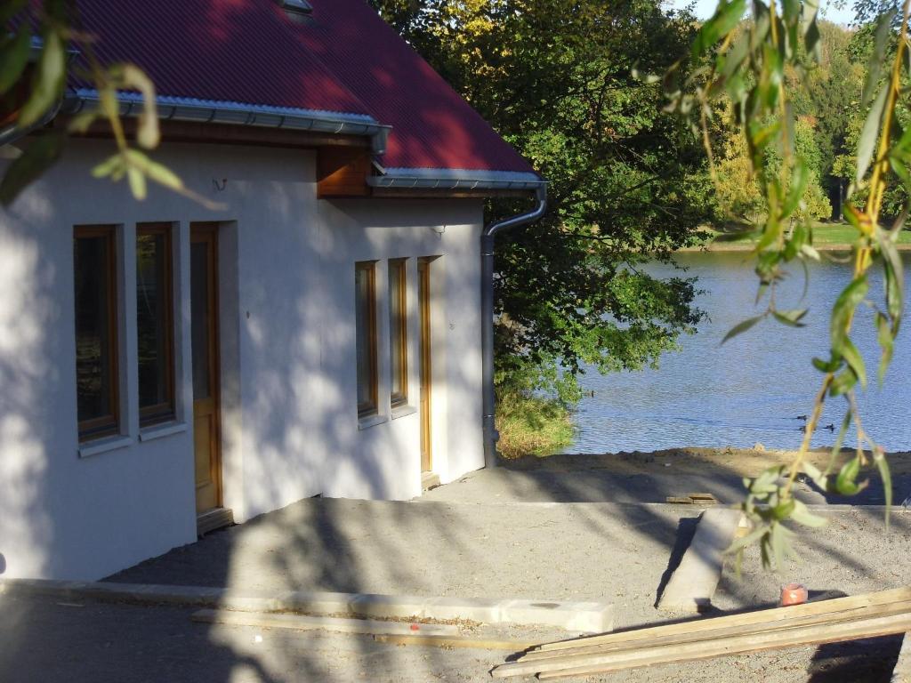 Domki Nad Jeziorem Karlowice Bagian luar foto