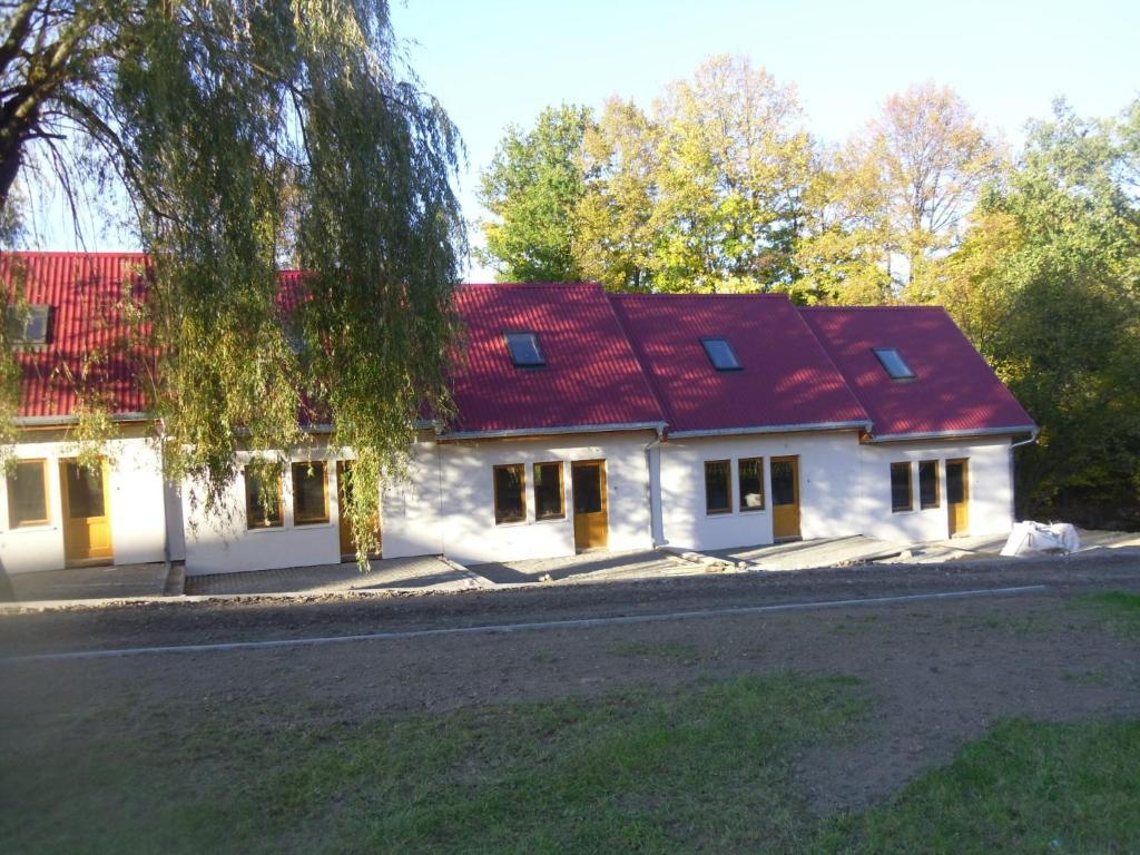 Domki Nad Jeziorem Karlowice Bagian luar foto