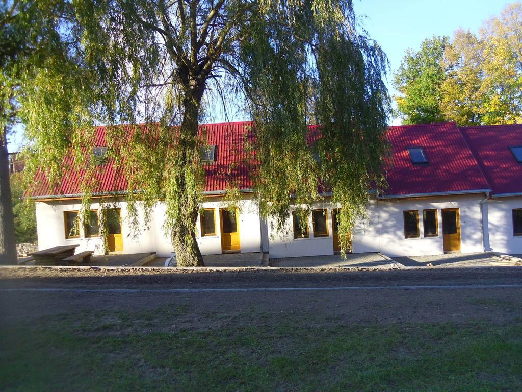 Domki Nad Jeziorem Karlowice Bagian luar foto