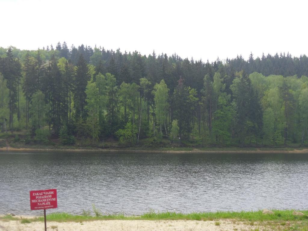 Domki Nad Jeziorem Karlowice Bagian luar foto